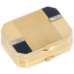 AN ART DECO DIAMOND-SET GOLD PILL BOX circa 1940