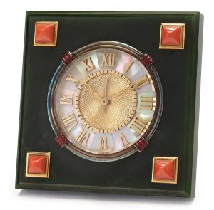 AN ART DECO GOLD AND SILVER MOUNTED NEPHRITE, CORAL, AND MOTHER-OF-PEARL DESK CLOCK