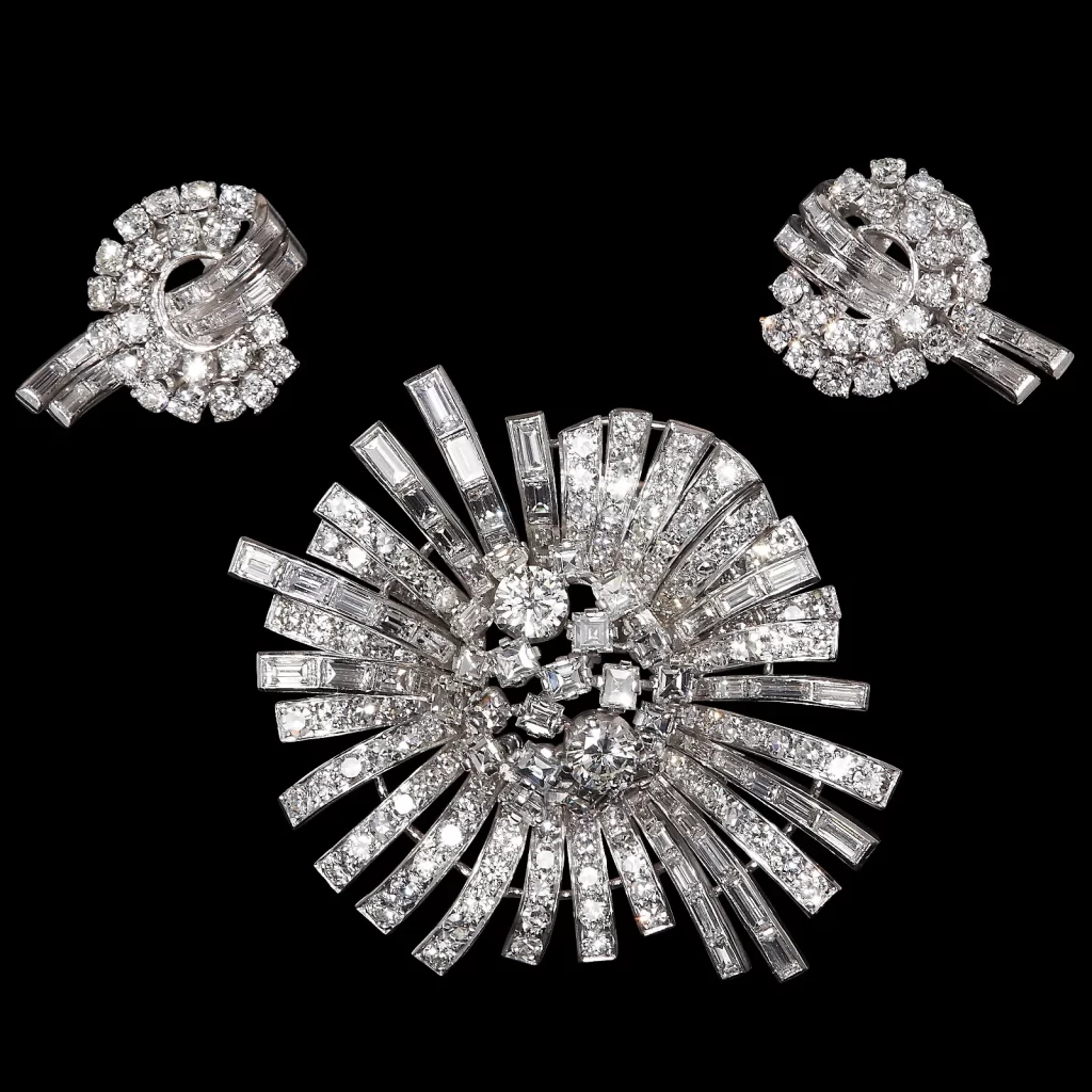 IMPORTANT ART-DECO DIAMOND SUNBURST BROOCH AND PAIR OF EARRINGS